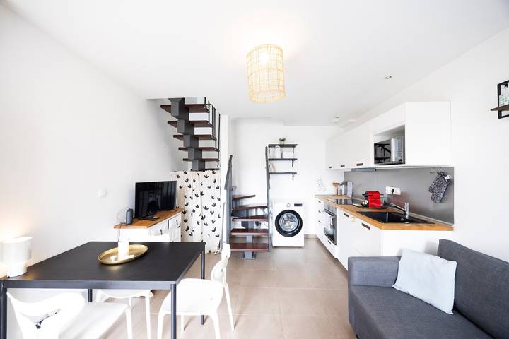 Holiday Home 'L'évasion - Duplex' with Private Terrace and Wi-Fi in Zillisheim, Mulhouse Området