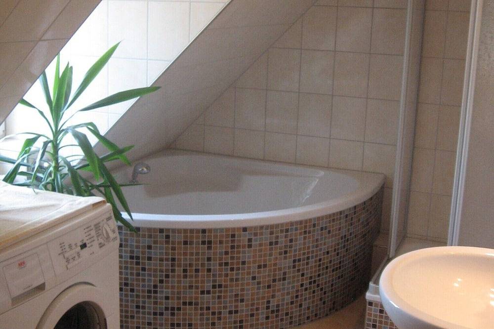 Ganze Wohnung, Urlaub beim Winzer - helle 65m²-Wohnung unterhalb der Weinberge von Pillnitz in Loschwitz, Dresden
