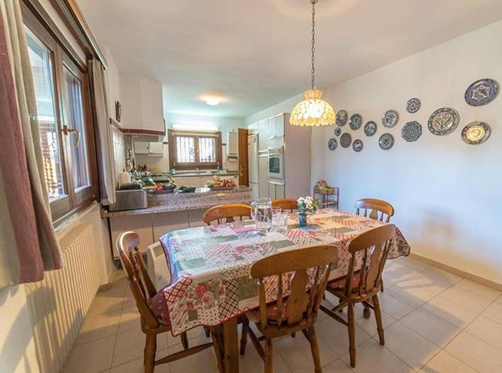 Casa rural para 8 personas, con vistas además de jardín y piscina, Se admiten mascotas en Nigüelas - 2