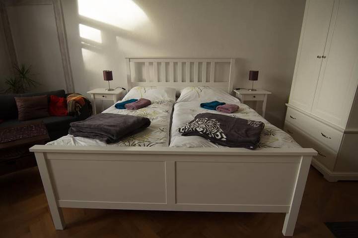 Ganze Wohnung, Im Zentrum von Quedlinburg, ruhig und mit Blick in den Garten und Parkplatz in Quedlinburg, Harzvorland