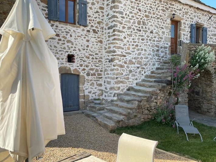 Location de vacances pour 4 personnes, avec vue et jardin dans Apchat