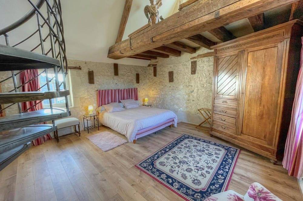 Gîte de charme Xviie siècle avec jardin clos, balnéo, terrasse panoramique et Wifi près du Château de Villandry in Villandry, Région de Tours