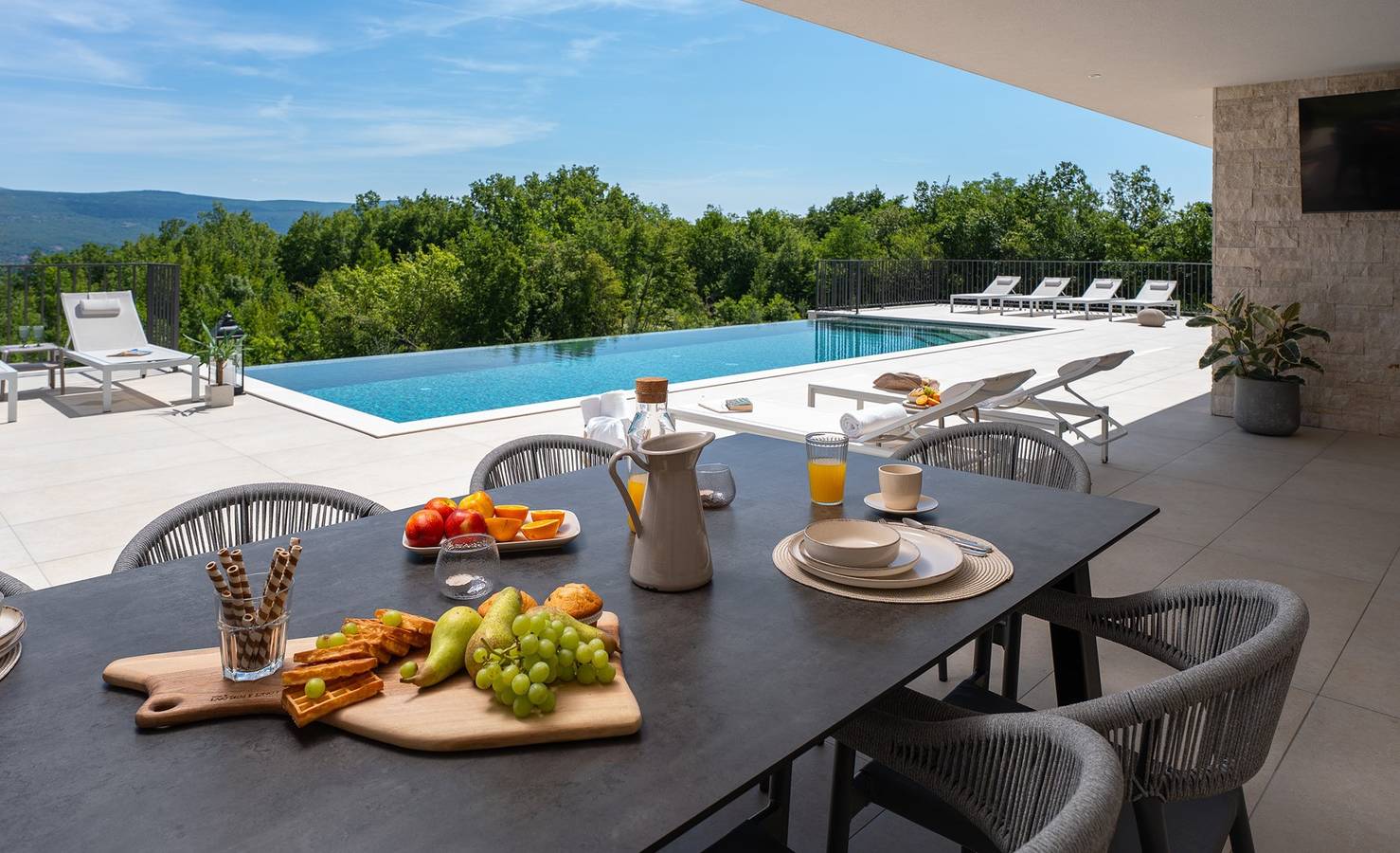 Villa Hillside Gem 49,5 m2, beheizter Pool mit Hydromassage, Whirlpool, Medienraum mit Ps4, 4 Schlafzimmer mit eigenem Bad, 8 Personen in Imotski, Makarska Riviera
