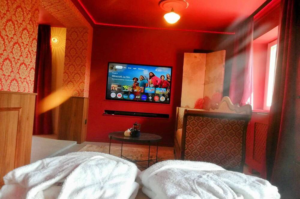 Entire apartment, Love Room Alsace La Courtisane in Niederbronn-les-Bains, Nordelsass
