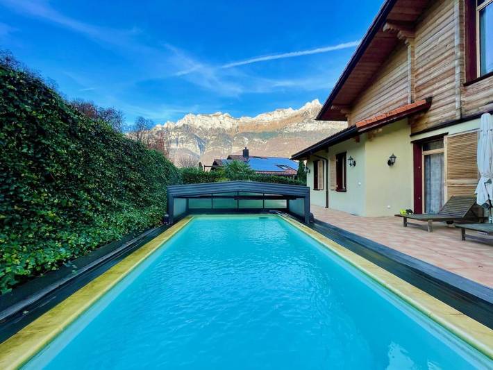 Ferienhaus für 13 Personen, mit Balkon und Terrasse sowie Garten und Pool
