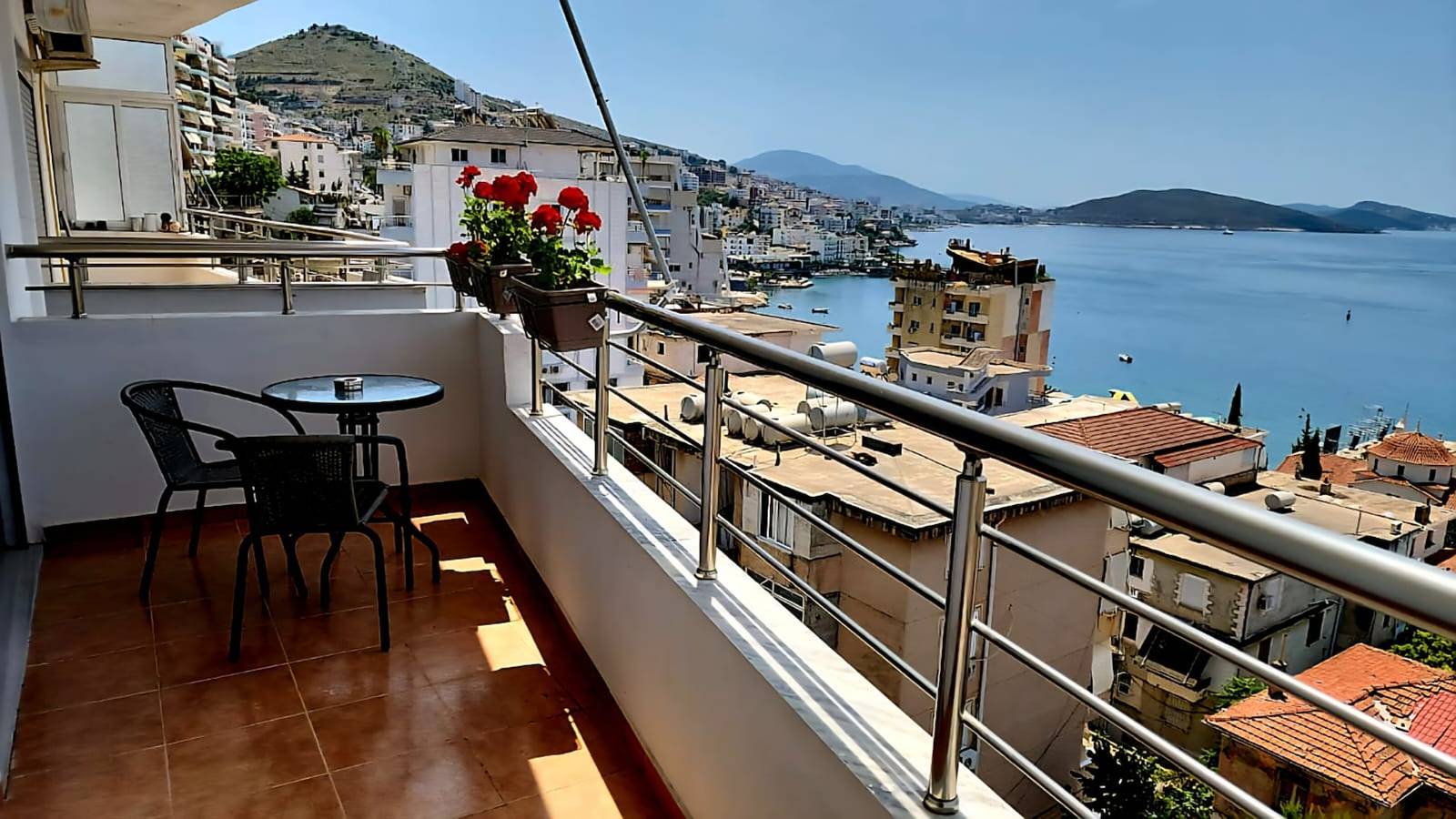 Ganze Ferienwohnung, Ferienwohnung für 5 Personen mit Balkon in Sarandë, Vlorë