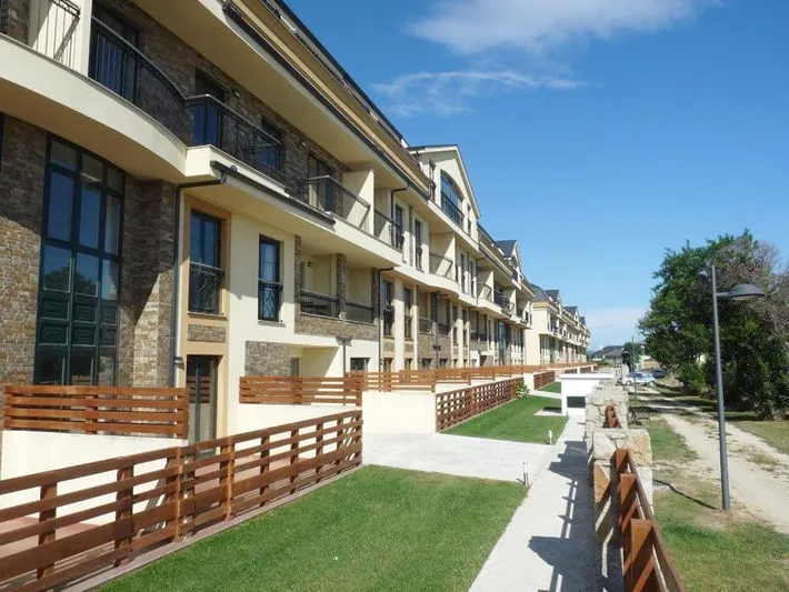 Apartamento de vacaciones para 2 personas, con jardín y piscina además de sauna y vistas - 1