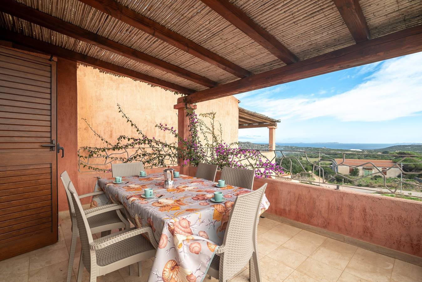 Appartamento intero, Appartamento per vacanze "La Rosa dei Venti" con vista mare, piscina condivisa e terrazza privata in Santa Teresa Gallura, Gallura