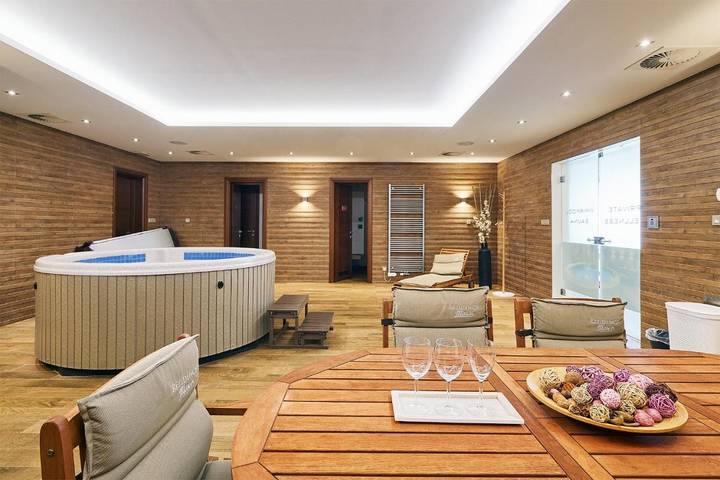 Ferienwohnung für 4 Personen, mit Pool und Garten sowie Sauna und Whirlpool in Karlsbad - 3