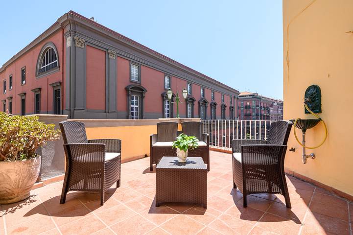 Holiday rental for 12 people, with balcony in Naples