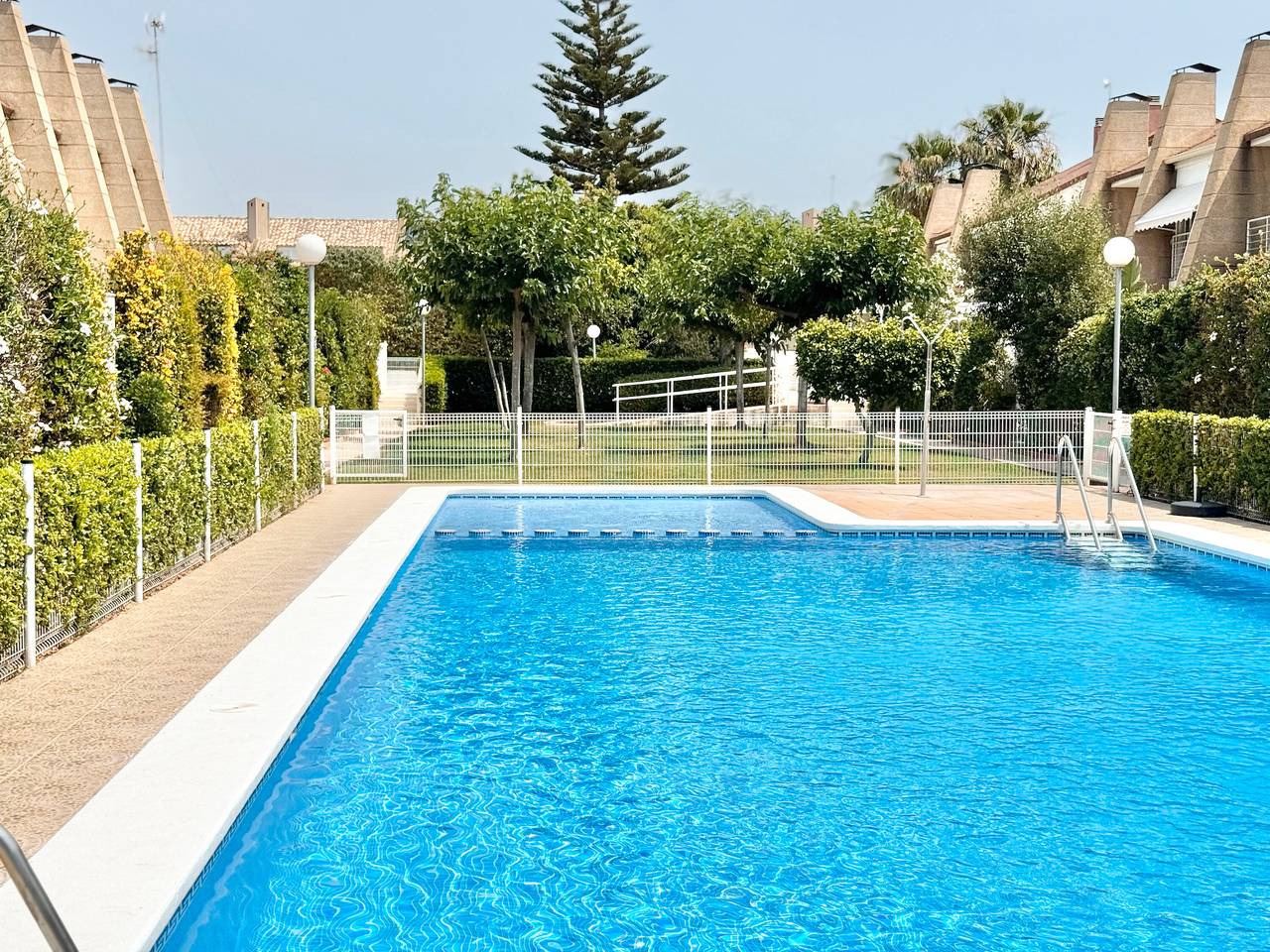 Casa Vacacional 'Lopimar Playa Malvarrosa' con Vista a la Montaña, Wi-Fi y Aire Acondicionado in Playa de Almardá, Sagunto