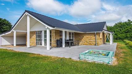 Ferienhaus für 6 Personen, mit Terrasse und Whirlpool in Kvie Sø