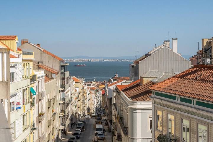 Ganze Wohnung, Ferienwohnung für 4 Personen mit Balkon in Santa Engrácia, São Vicente (Lissabon)