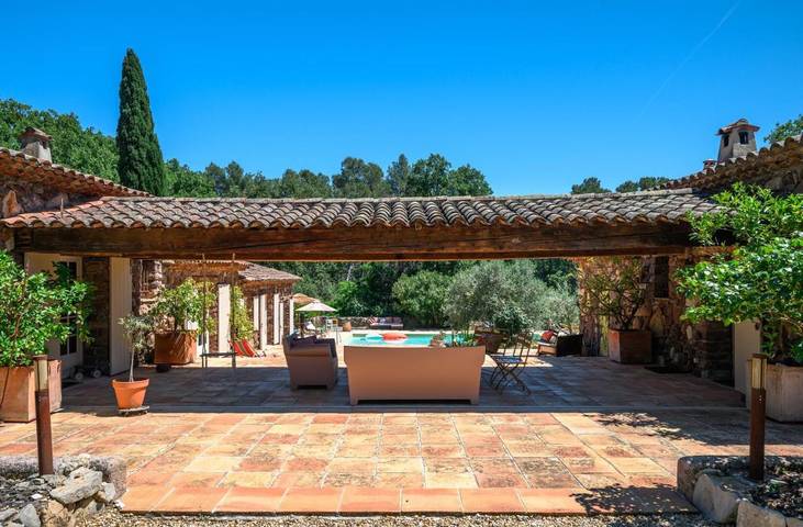 Location de vacances pour 3 personnes, avec Terrasse et Jardin ainsi que Piscine et Sauna à Callas - 3