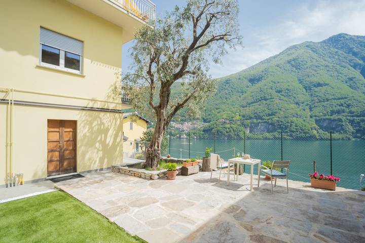 Ferienwohnung für 4 Personen, mit Balkon und Terrasse sowie Garten und Seeblick in Laglio