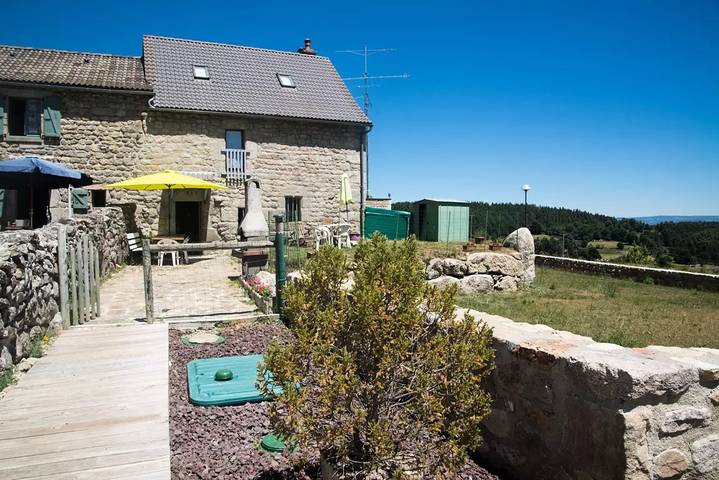 Gîte pour 8 personnes, avec piscine, animaux acceptés dans L'Aubrac