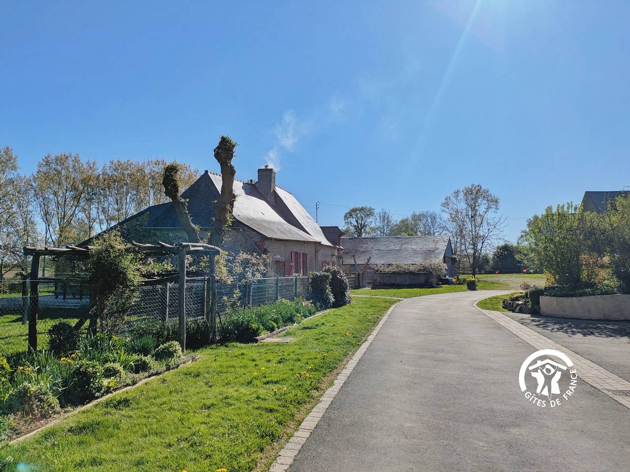 Gîte confortable pour 6 pers. avec grande terrasse in Saint-Michel-de-la-Roë, Mayenne