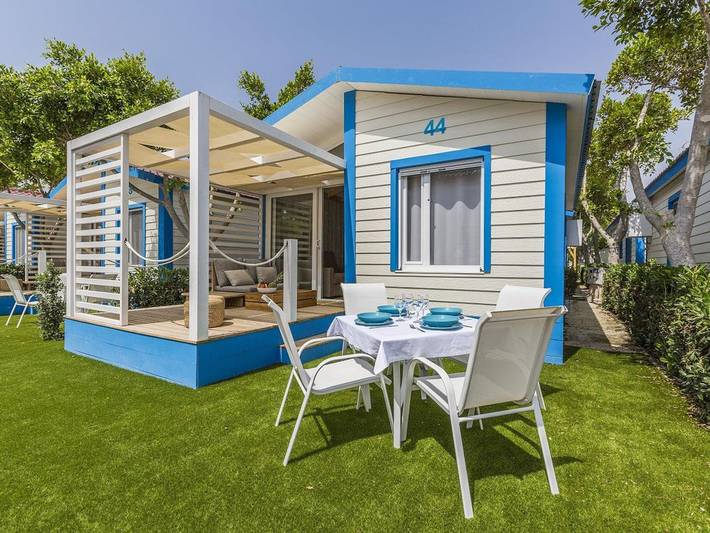 Bungalow für 2 Personen, mit Whirlpool und Terrasse sowie Pool in Guardamar del Segura