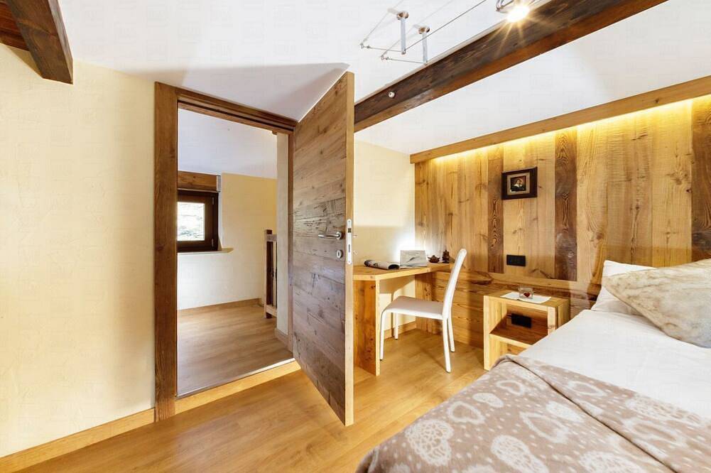 Entire apartment, Maisonette Grené is a romantic mountain style apartment outside the Valtournenche village in Cervinia, Valtournenche