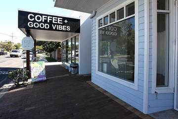 Holiday Home for 9 People in Moffat Beach, Sunshine Coast, Photo 2