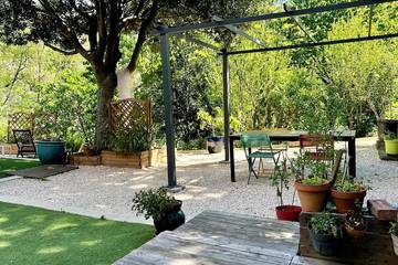 Gîte pour 3 personnes, avec jardin à Branoux-les-Taillades