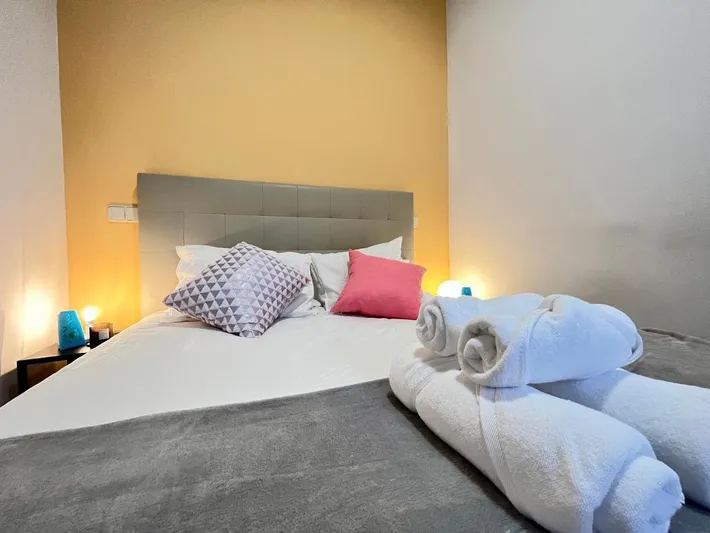 Apartamento de vacaciones para 4 personas, con jardín además de vistas y terraza - 1