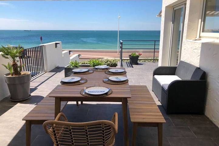 Location de vacances pour 10 personnes, avec terrasse et jardin dans Plage de Tanchet