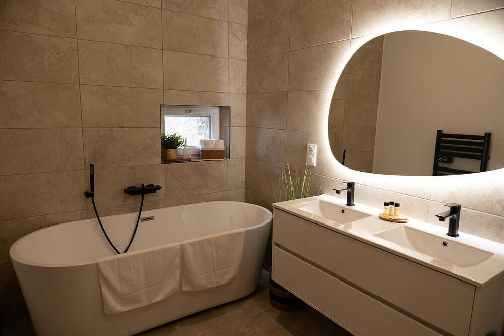 La Villa Lova - Loveroom with private spa in Pamiers in Pamiers, Ariège