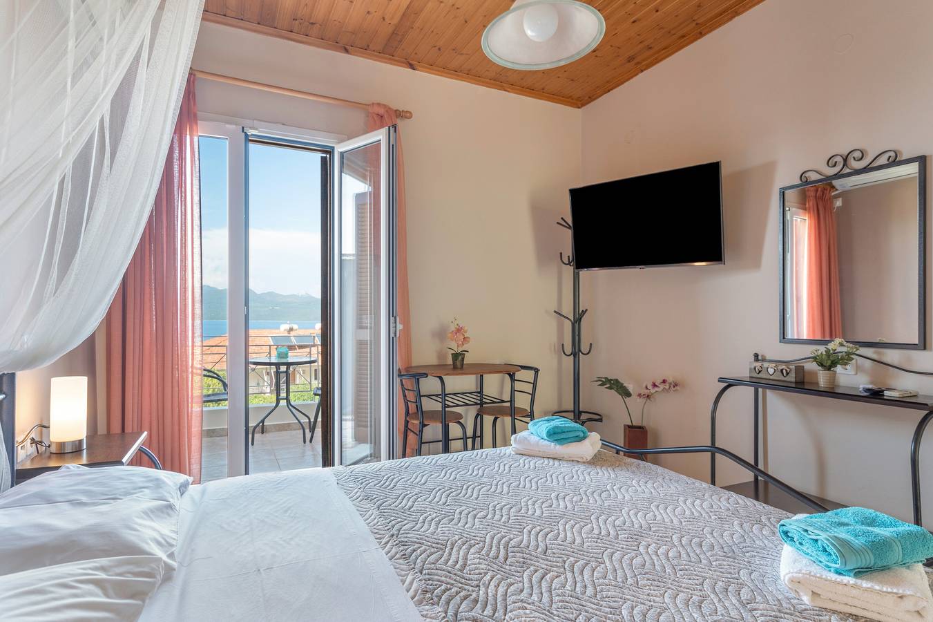Entire studio, Studio Apartment 'Two Adults No 1' with Sea View, Wi-Fi and Air Conditioning in Nikiana, Alexandros