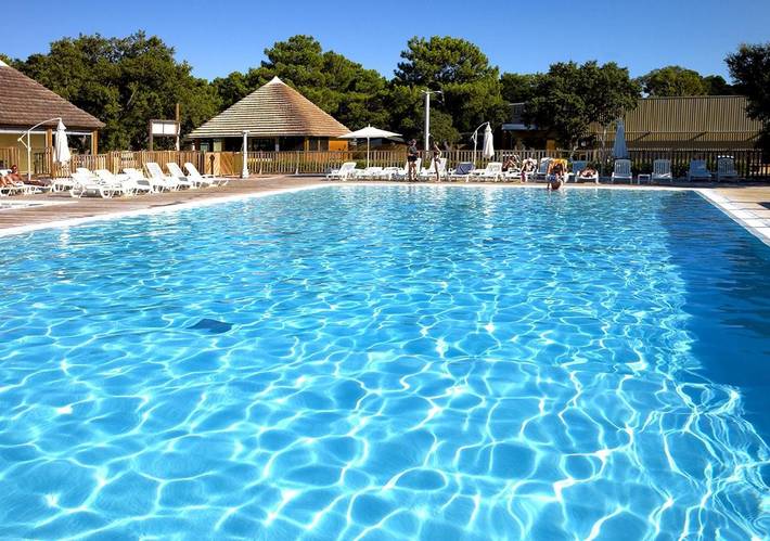 Location de vacances pour 2 personnes, avec Terrasse ainsi que Bassin pour enfant et Piscine à Biguglia - 4