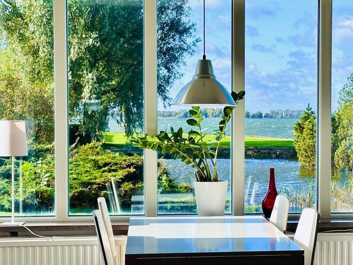 Hostel för 3 Personer, med trädgård i Vättern