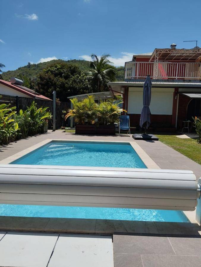 Location de vacances pour 4 personnes, avec piscine ainsi que vue et jardin à Entre-Deux - 3