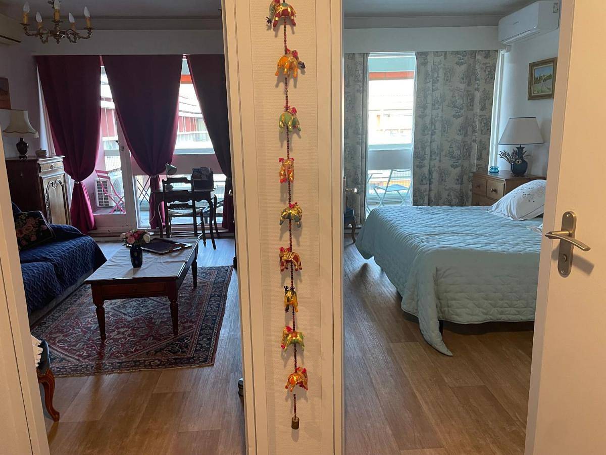 Double or Twin Room with Bathroom in Orange, Vaucluse