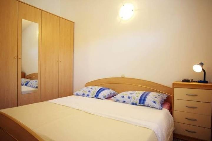 Ganze Wohnung, Ferienwohnung in Preko mit Terrasse, Klimaanlage, W-Lan, Waschmaschine (4568-5) in Plaža Jaz, Poljana
