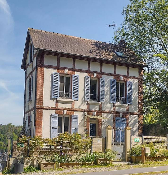 Chambre d’hôte pour 3 personnes, avec Terrasse ainsi que Jardin et Vue à Équemauville