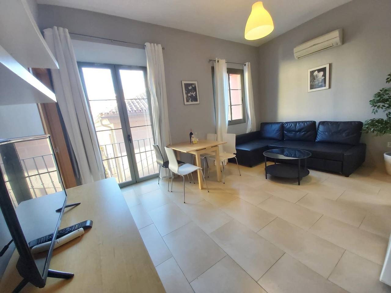 Apartamento vacacional entero, Del Parque Flats Carreteria At Deluxe in Malaga Centro Historico, Málaga