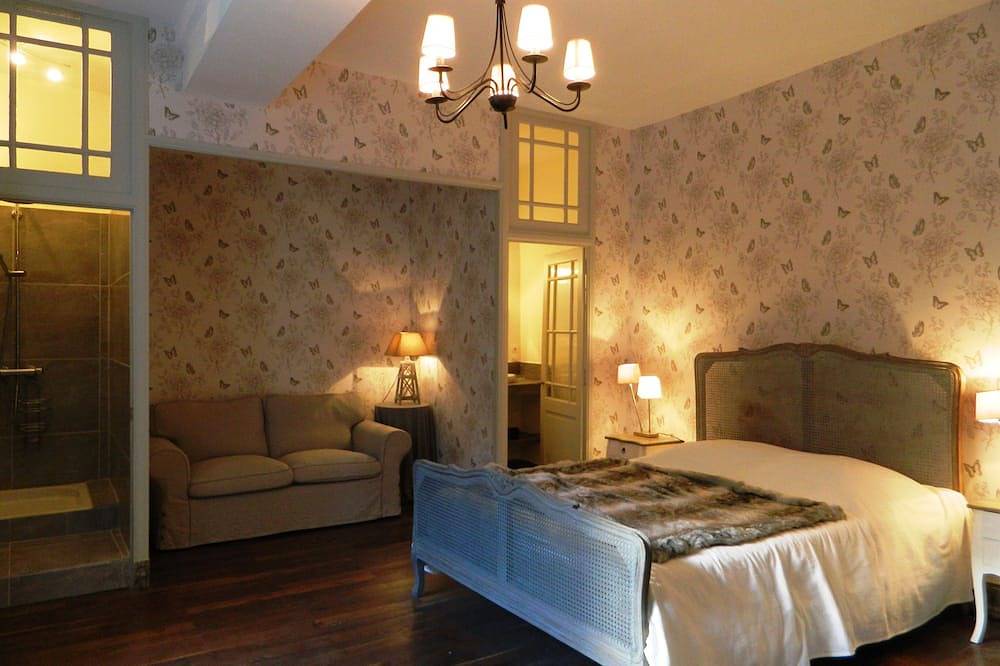 Manoir avec piscine à 15km de Tours, dans un domaine boisé in Monts, Région de Tours