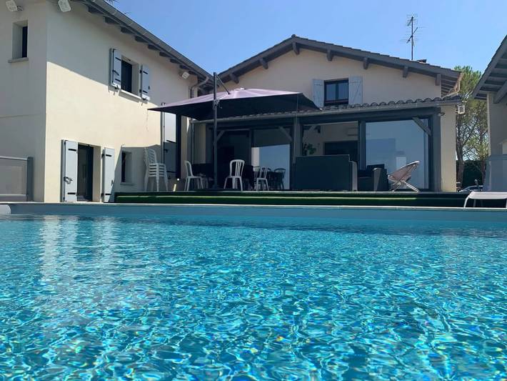 Location de vacances pour 15 personnes, avec piscine et jardin à Aujols