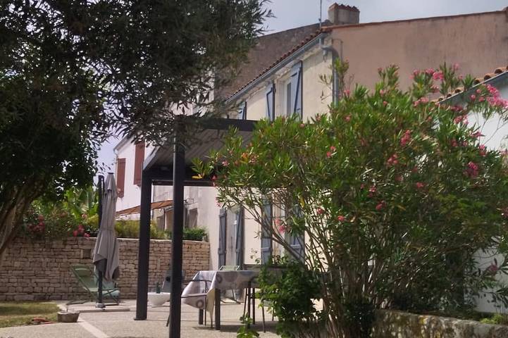 Location de vacances pour 6 personnes, avec terrasse et jardin à La Jarne