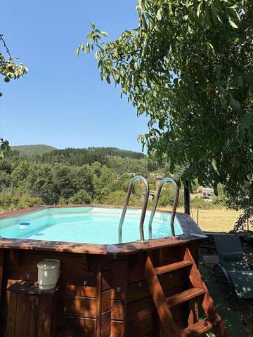 Casa rural con piscina para 10 personas, con piscina además de jardín y vistas, Familias con niños en El Bierzo