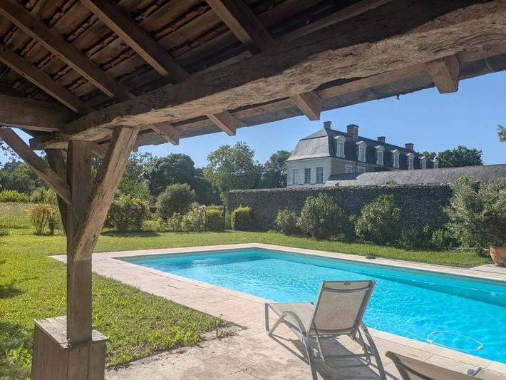 Maison de campagne pour 2 personnes, avec Balcon et Terrasse ainsi que Jardin et Piscine à Noyant