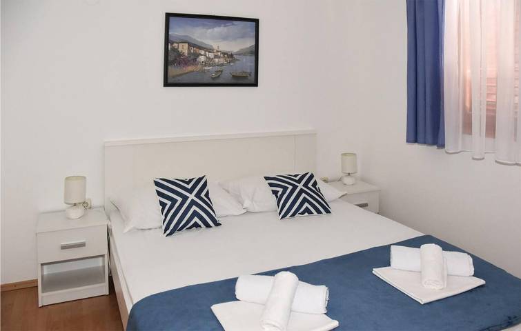 Ganze Ferienwohnung, Gemütliche 1-Zimmer-Wohnung mit Terrasse, 400 m zum Strand und kostenlosen Parkplätzen in Biograd na Moru, Zadar