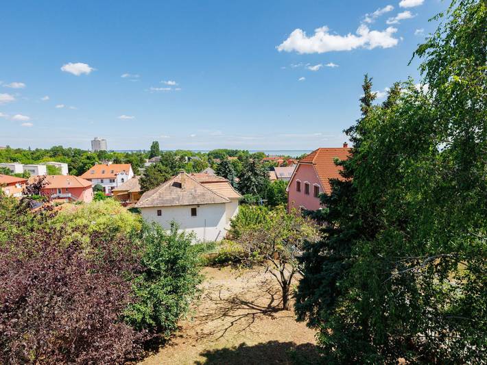 Ferienhaus für 9 Personen, mit Balkon und Garten sowie Seeblick in Balatonalmadi - 4