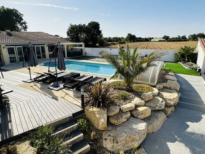 Gîte pour 6 personnes, avec Jacuzzi et Terrasse ainsi que Jardin et Piscine dans les Deux-Sèvres