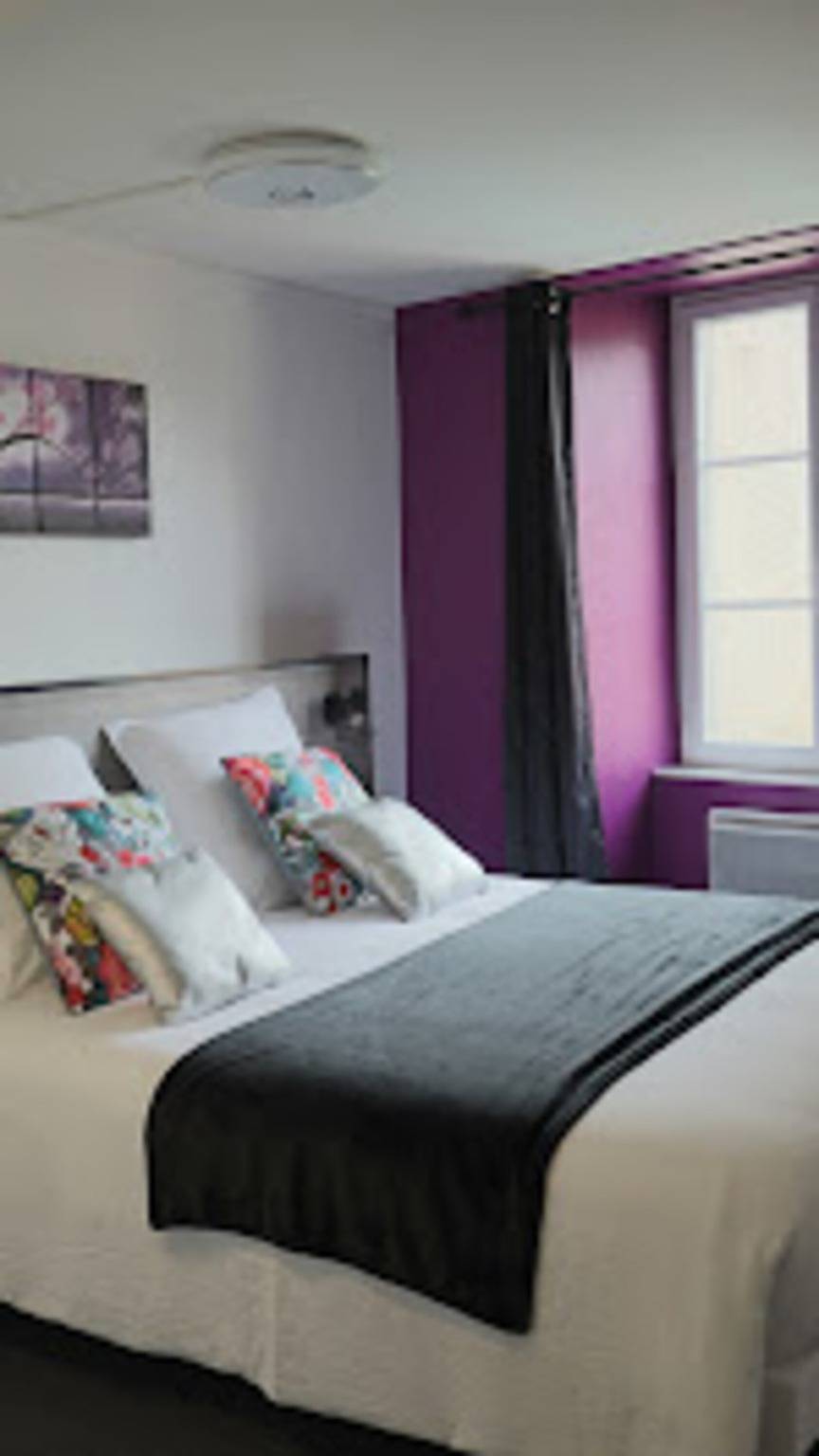 Chambre d’hôtes « Suite Romantique » avec piscine partagée, terrasse partagée et Wi-Fi in Piégut-Pluviers, Parc naturel régional Périgord-Limousin