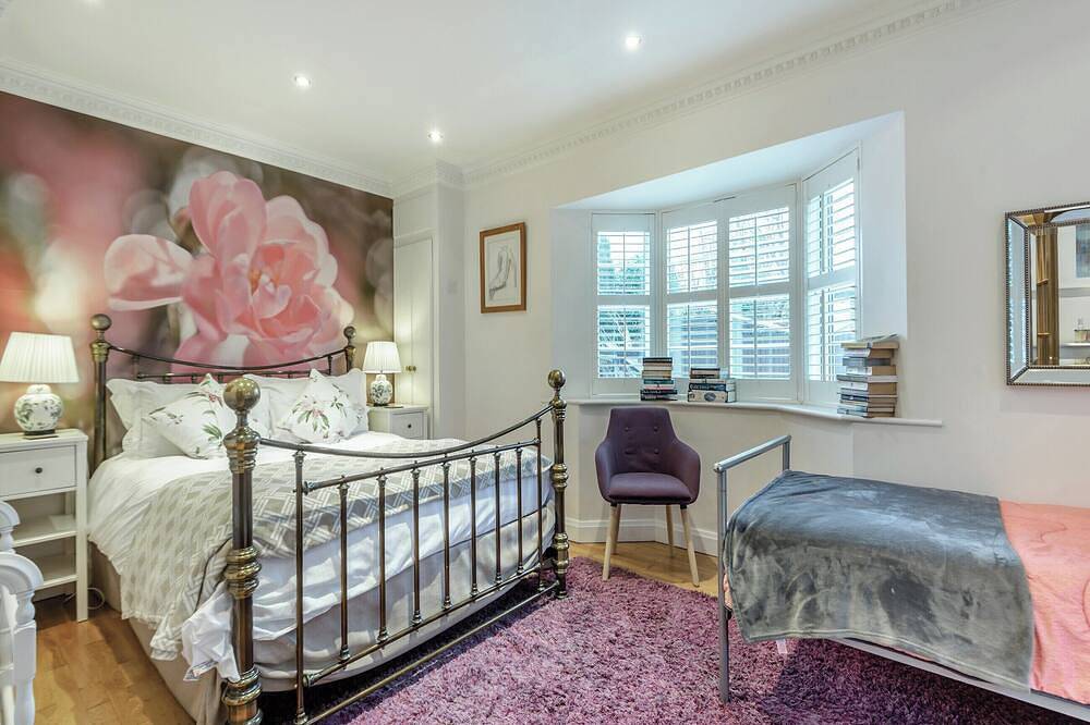 6 bedroom accommodation in Gosport in Gosport, Hampshire