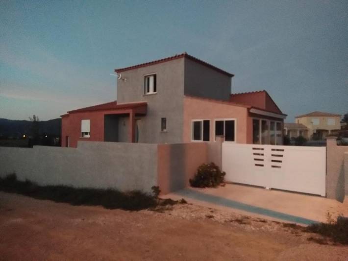 Location de vacances pour 6 personnes, avec terrasse ainsi que vue et piscine à Rigarda - 2