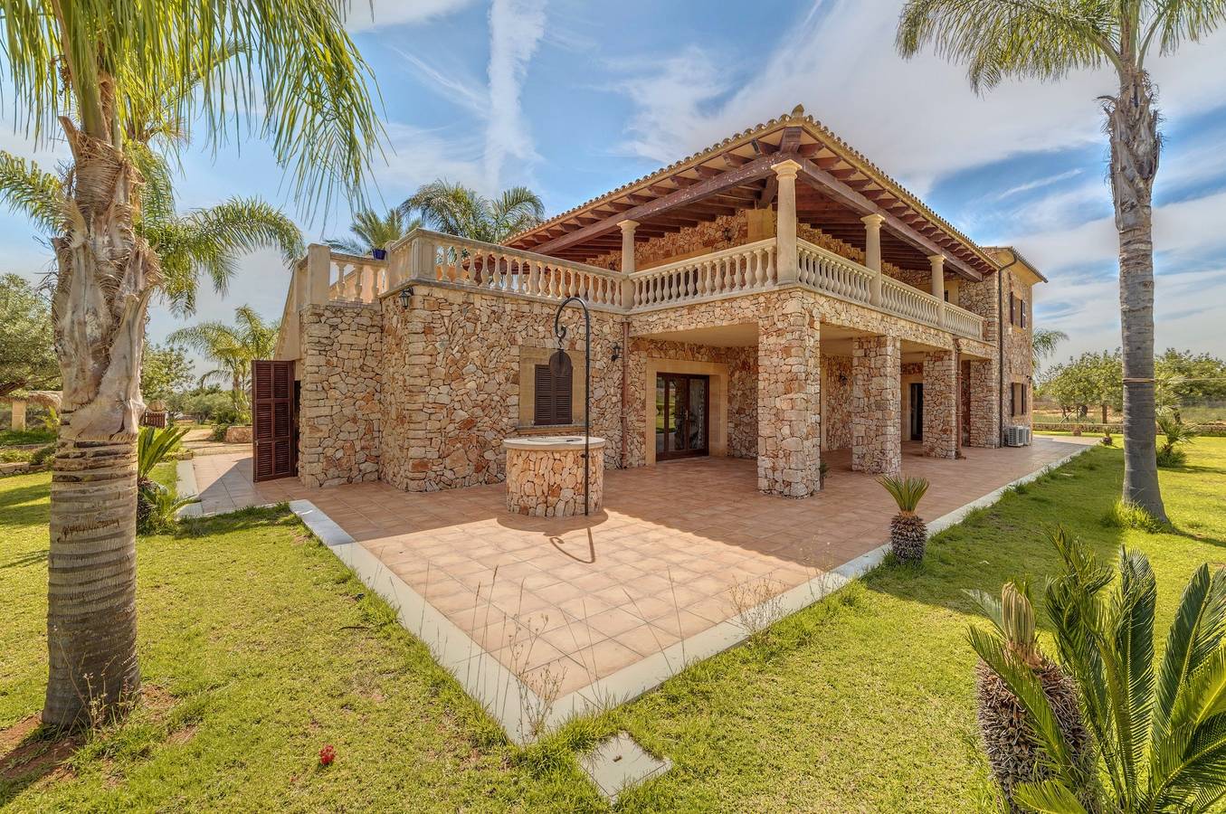 Natural stone villa with pool and jacuzzi - Villa Casa Grande in Santanyí, South Majorca