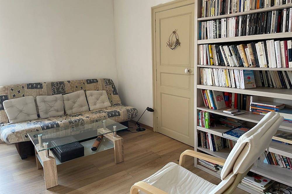 Riverside Retreat: Cozy B&B with Bercé Forest Nearby, Ideal for Fishing & Hiking in Vaas, Loire Valley