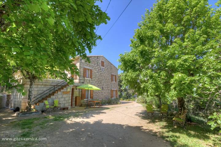 Gîte pour 5 personnes, avec Terrasse et Jardin à Petreto-Bicchisano